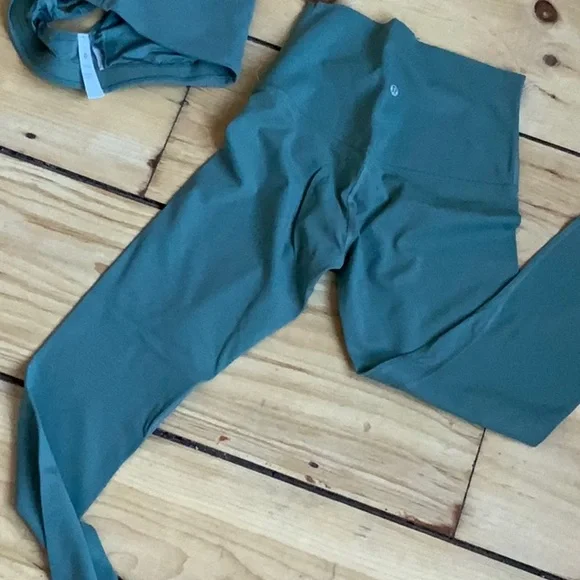 lululemon size 6 NWOT green set align strappy bra - Picture 5 of 7